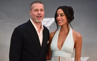Brad Pitt bên bạn gái kém 29 tuổi