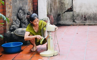 Hà Nội vào mùa "hao điện": Người dân rửa quạt, lắp thêm điều hoà, tìm đủ mọi cách vượt qua nắng nóng