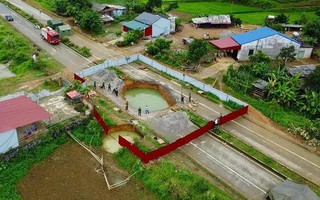 Xe máy rơi xuống 'hố tử thần': Nước dâng trở lại, 1 tuần chưa tìm thấy nạn nhân