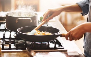Không ngờ nhà bếp quen thuộc lại chứa "thủ phạm" gây ung thư phổi mà ít ai ngờ tới!