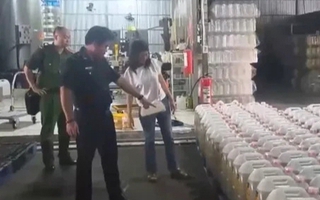 Phá đường dây "dầu thực vật giả", nhập lậu cực lớn trên toàn quốc, thu giữ hơn 1.000 tấn