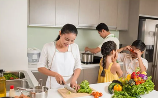 Bữa ăn gia đình - Nơi nuôi dưỡng sự gắn bó, thấu hiểu