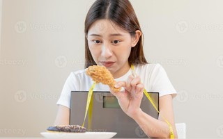 Đừng ăn như thế này nữa vì rất dễ bị gan nhiễm mỡ, chuyên gia tiết lộ mỗi bữa nên ăn chừng này thời gian sẽ tốt hơn