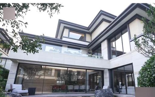 Đại gia đình 10 người bán 3 căn nhà, góp 18 tỷ đồng mua biệt thự 600m2 cùng chung sống, mẹ già 93 tuổi cực kỳ hài lòng