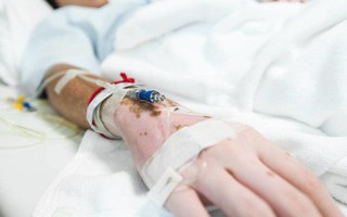 Người đàn ông 35 tuổi bàng hoàng vì phải cắt bỏ thận trái, bật khóc khi biết "thủ phạm" là 3 thói quen ăn