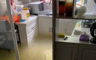 Tưởng lời vì mua nhà tầng 1 có sân, ai ngờ chỉ một trận mưa đầu mùa khiến tôi thiệt hại cả chục triệu!