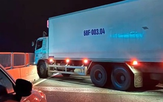 Tai nạn trên tuyến cao tốc Vĩnh Hảo - Phan Thiết gây kẹt xe kéo dài