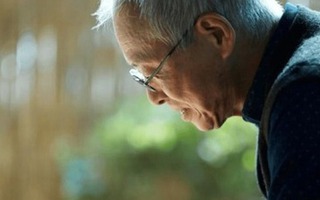Bố chồng thường xuyên treo thưởng 2 căn nhà của mình như "2 con cá gỗ" để thao túng tâm lý chồng tôi và chú út