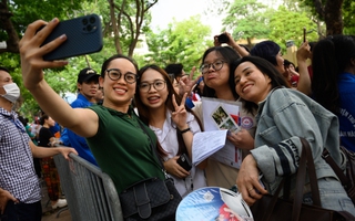 Sĩ tử đi thi thời nay: Sướng!