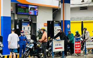 Lo đóng cửa cây xăng khi Hà Nội cấm xe máy trong vành đai 1