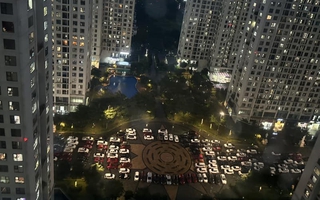 Hàng trăm ô tô "quây quần" chống bão Wipha ở sân chung cư