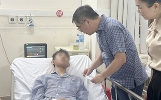Vụ lật tàu ở Vịnh Hạ Long: Đưa nam sinh mất 4 người thân về Hà Nội điều trị