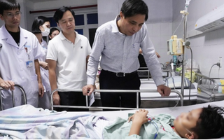 Vụ lật tàu du lịch ở Hạ Long: Bé trai 10 tuổi được theo dõi tâm lý