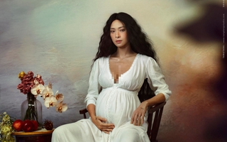 "Đả nữ" Ngô Thanh Vân chụp ảnh bầu kiểu cổ điển