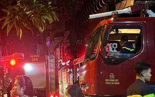Cháy chung cư ở TP.HCM trong đêm, 8 người tử vong