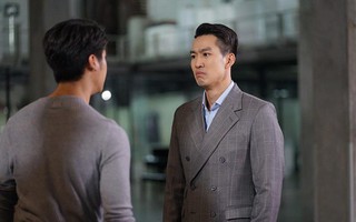 Gặp người đàn ông đang theo đuổi vợ cũ ở bối cảnh không ngờ, tôi xấu hổ ê chề thì anh ta ghé tai: "Lưu số tôi đi, có quà cho anh đấy"
