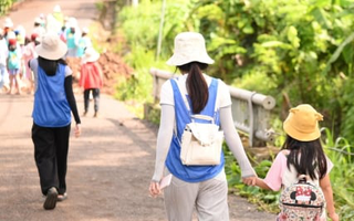 Làng Háo Hức xin lỗi, tung thêm đoạn chat riêng tư, phụ huynh đùng đùng nổi giận