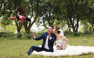 Ảnh cưới chụp chung với "kẻ thứ ba" bất chấp tất cả khiến ai cũng phục lăn chú rể cao tay