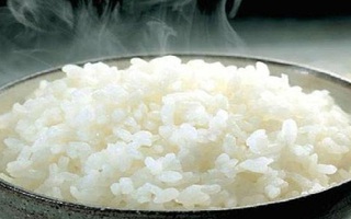 Ăn cơm nguội hâm nóng không gây ung thư nhưng bạn nên biết điều này