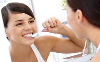 Những nguyên nhân gây chảy máu răng bạn nhất định không được chủ quan