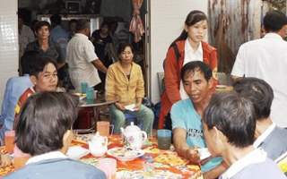 Đi hái rau cùng mẹ, cậu bé 13 tuổi bị sét đánh chết