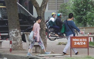 Hà Nội: Trầm cảm, mẹ cạo đầu, nhốt con gái 11 tuổi trong nhà không cho đi học vì sợ mất con
