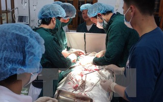 TP.HCM: Cứu sống một sản phụ băng huyết sau sinh nguy kịch trên đường chuyển viện