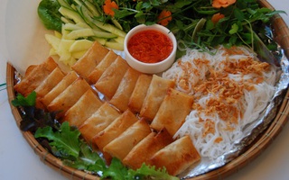 Mẹ Việt ở Pháp chia sẻ cách làm chả lụi ngon như người miền Trung