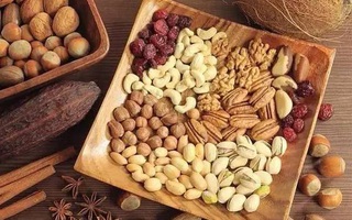 8 loại hạt khô tuyệt ngon, nên chuẩn bị sẵn để nhâm nhi trong dịp Tết