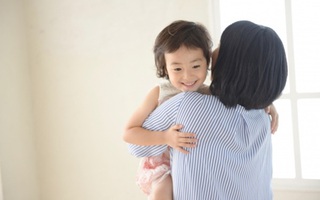 “5 phút thủ thỉ” và “cái ôm 8 giây” - hai cách dạy con ngoan được nhiều cha mẹ Nhật áp dụng