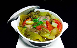 Canh dưa chua nấu kiểu này thì hao cơm phải biết