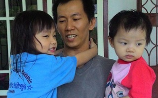 Chân dung 2 thiên thần đáng yêu được cha nhanh trí cứu sống khỏi chiếc ô tô "điên"