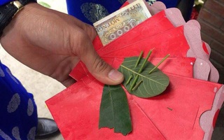 Thanh niên bê tráp cay đắng nhận được bao lì xì trao duyên "xỏ lá 3 que"