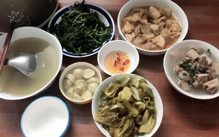 Sốt xình xịch trào lưu khoe mâm cơm "ăn gì nấu gì" của chị em dịp cận Tết