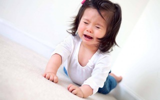 Đừng hỏi vì sao con hay quấy khóc và cáu gắt, bởi bố mẹ thật chẳng hiểu con
