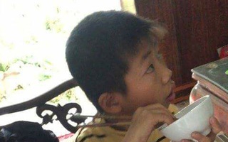 Hải Dương: Học sinh lớp 3 bị hỏng mắt vì bị bạn bắn que xiên thịt nướng trong giờ ra chơi
