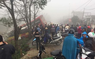 Xe khách gặp nạn, nữ chủ xe xuống kiểm tra, bất ngờ bị xe buýt đâm tử vong