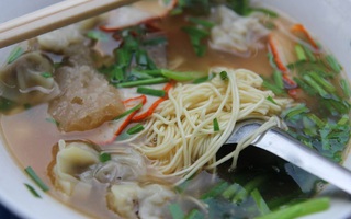4 quán ăn có giờ mở cửa "dị" nhưng lúc nào cũng đông khách Hà Nội