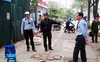 Hà Nội: Thu được 62 triệu đồng từ việc phạt người tiểu bậy và xả rác bừa bãi trong 2 ngày