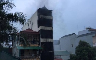 Hà Nội: Cháy nhà giữa đêm, 5 người lớn được cứu sống, 2 cháu bé mắc kẹt trên tầng cao, chết ngạt