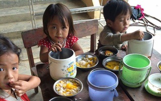 Bức ảnh đáng yêu "bữa trưa không thịt của con" và câu chuyện nghẹn lòng phía sau