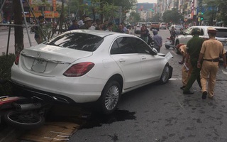 Hà Nội: Nhiều người thoát chết hy hữu khi chiếc xe điên đâm liên hoàn giữa phố