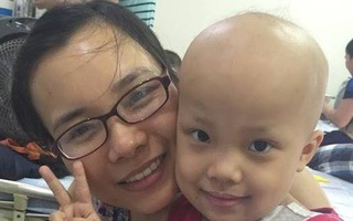 Tâm sự mẹ dành cho con gái 5 tuổi bị ung thư máu: Mẹ chấp nhận đổi mọi thứ để con được sống con ơi!