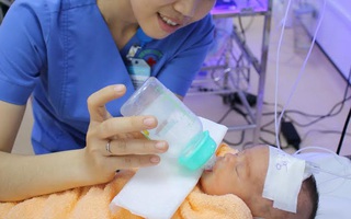 TP.HCM: Lần đầu tiên bệnh viện quận cứu sống và nuôi dưỡng thành công một bé trai sinh non chỉ nặng 1,5kg