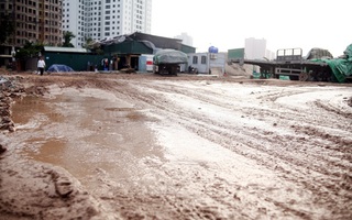Vụ đường vào chung cư cao cấp nhếch nhác, lầy lội: Chậm nhất tháng 9 năm nay sẽ làm xong đường cho dân