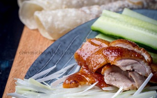 Công thức chuẩn để làm vịt quay Bắc Kinh da giòn, ngon đúng điệu