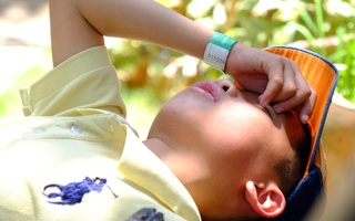 Người mẹ đơn thân có con bị bạn bắn hỏng mắt: “Ước gì có ai đó hiến mắt cho thằng bé...”