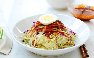 Tự tay làm mì trộn Hàn Quốc ngay tại nhà mà ngon như tiệm