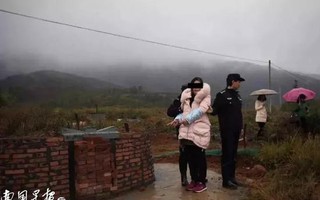 Bé trai 7 tuổi bị bạn gái của bố bắt cóc và sát hại khi đi học về