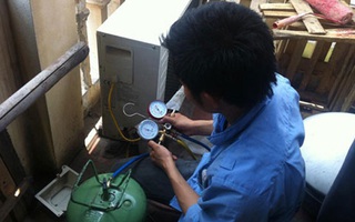Nắng nóng đỉnh điểm, dân Hà Nội khốn đốn chạy khắp nơi tìm thợ sửa điều hòa